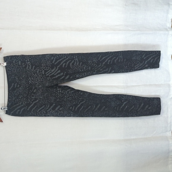 White House Black Market Runway Legging Black Metallic Abstract Animal Print - Picture 1 of 6